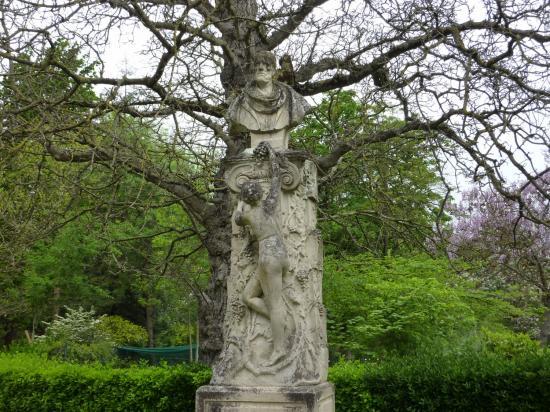 Groupe Sculpté d'Alexis Millardet et de la jeune vendangeuse