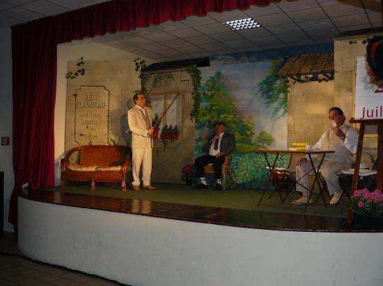 Simon Blanchard , le Colonel en discussion