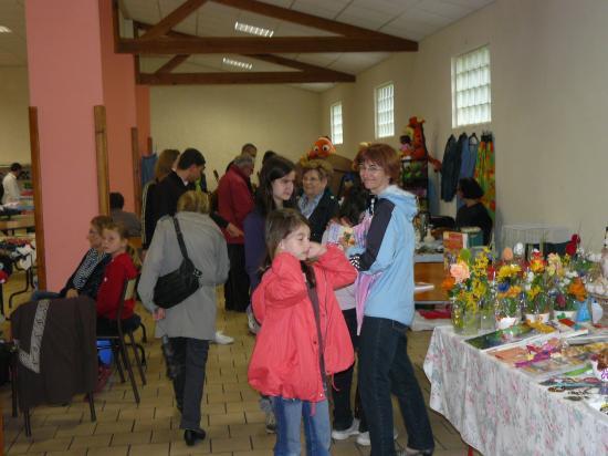 les visiteurs appréciaient les stands