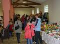 les visiteurs appréciaient les stands